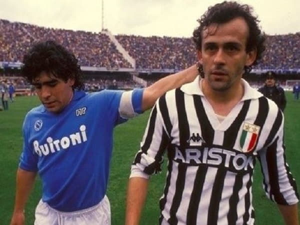 Michel Platini là cầu thủ Pháp từng đá cho Juventus