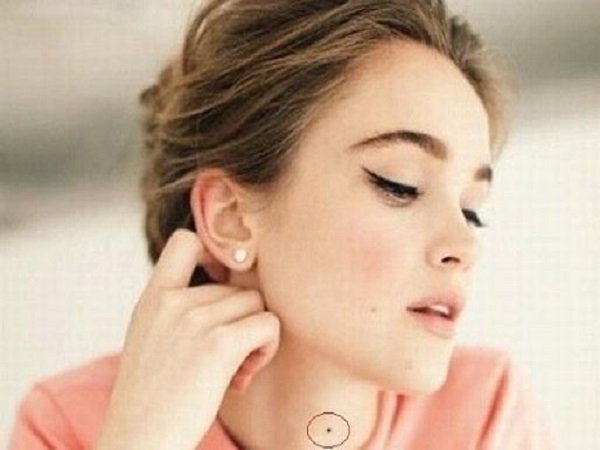 Nốt ruồi tài lộc ở cổ nữ